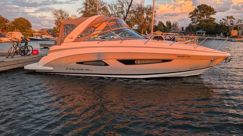 2016 Regal 32 Express