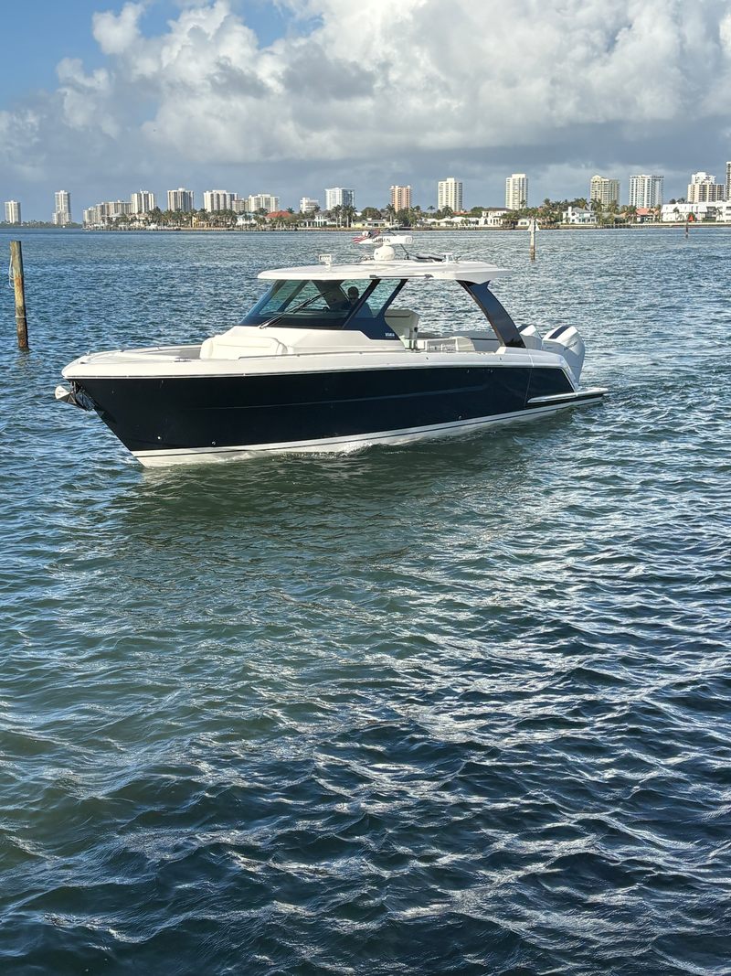 2026 Tiara Yachts 39 LS