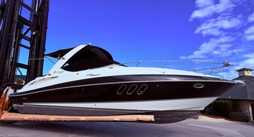 2009 Cruisers Yachts 330 Express