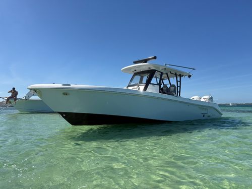 2023 Everglades 335 CC