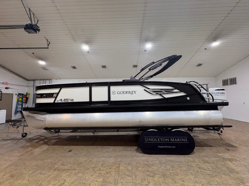 2024 Godfrey AP 235 SFLC