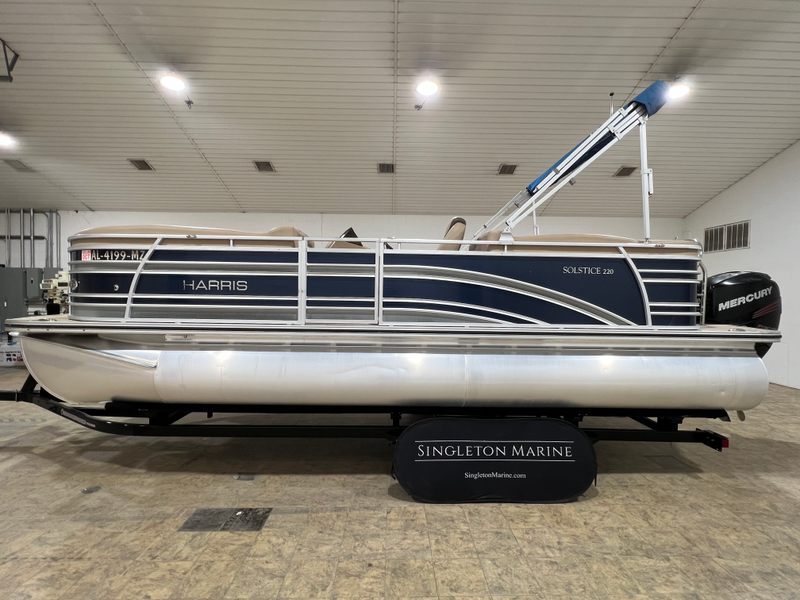 2017 Harris 220 SOL
