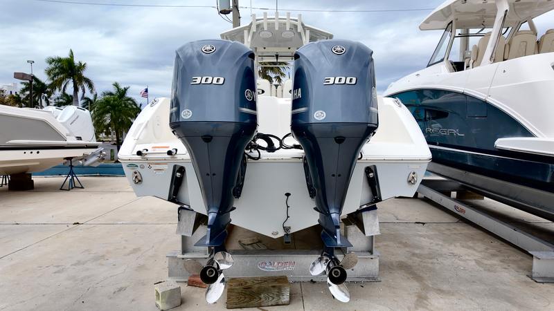 2019 Cobia 320 CC