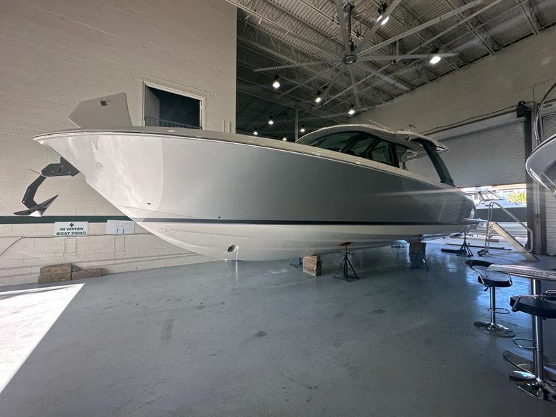 2026 Tiara Yachts 48 LS