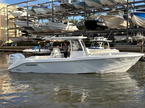 2025 Everglades 315 CC