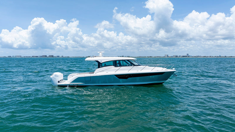 2025 Tiara Yachts 48 LE