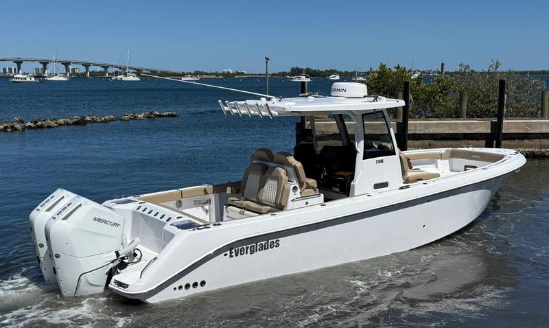 2025 Everglades 315 CC