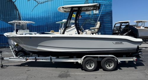 2023 Boston Whaler 220 Dauntless