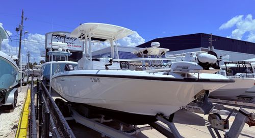 2014 Boston Whaler 27 Dauntless